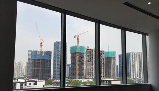网站主页设计：性能分析与区域支持策略